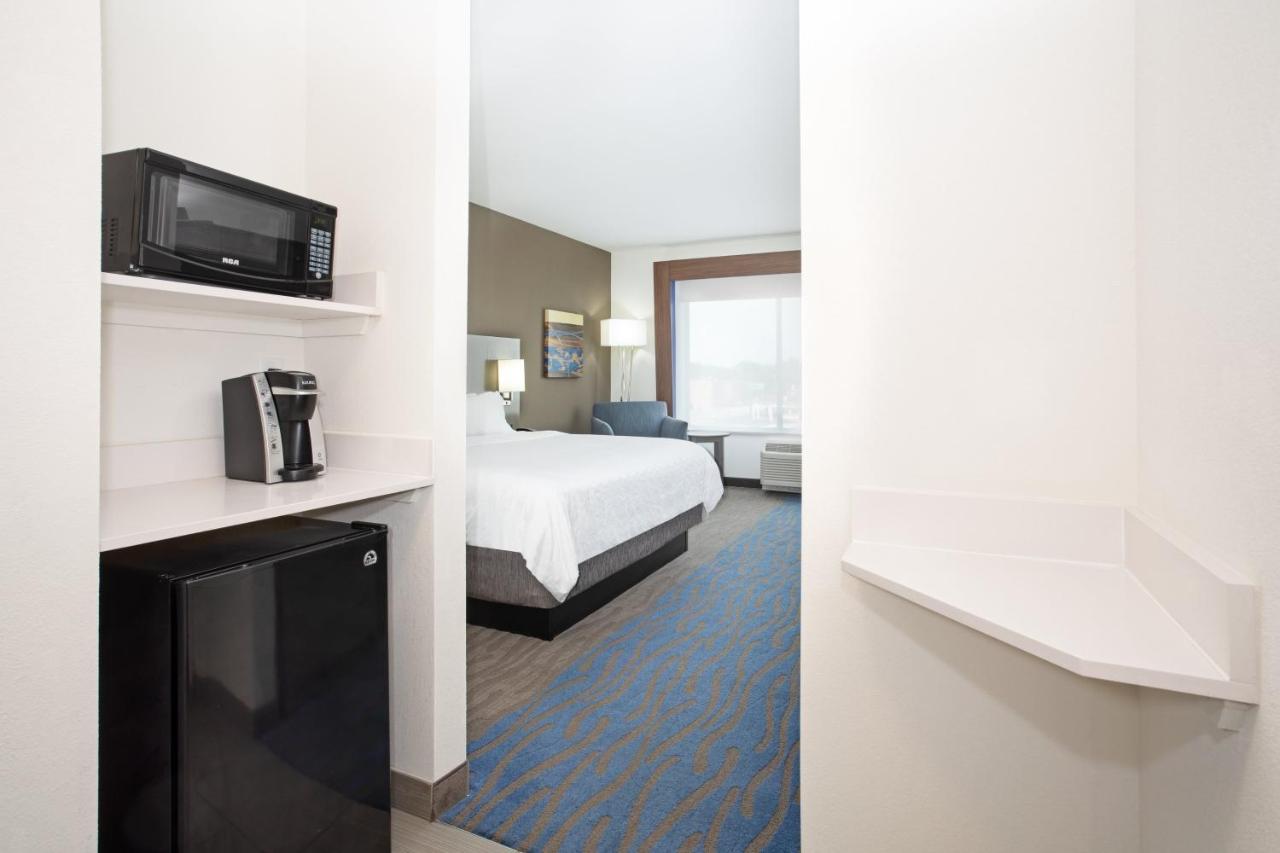  | Holiday Inn Express & Suites Great Bend
