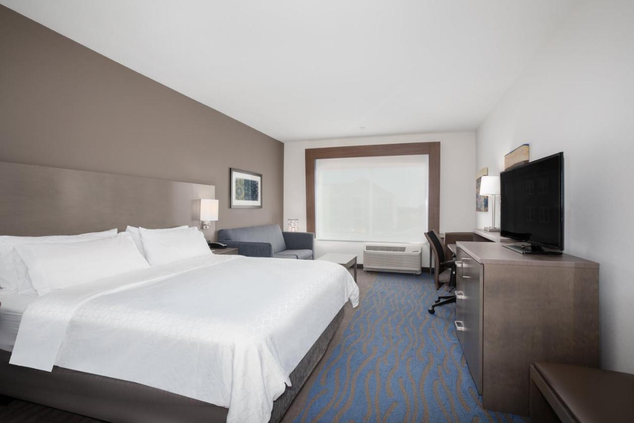 One-Bedroom Suite - Disability Access with Roll-In Shower at Holiday Inn Express & Suites Great Bend by IHG