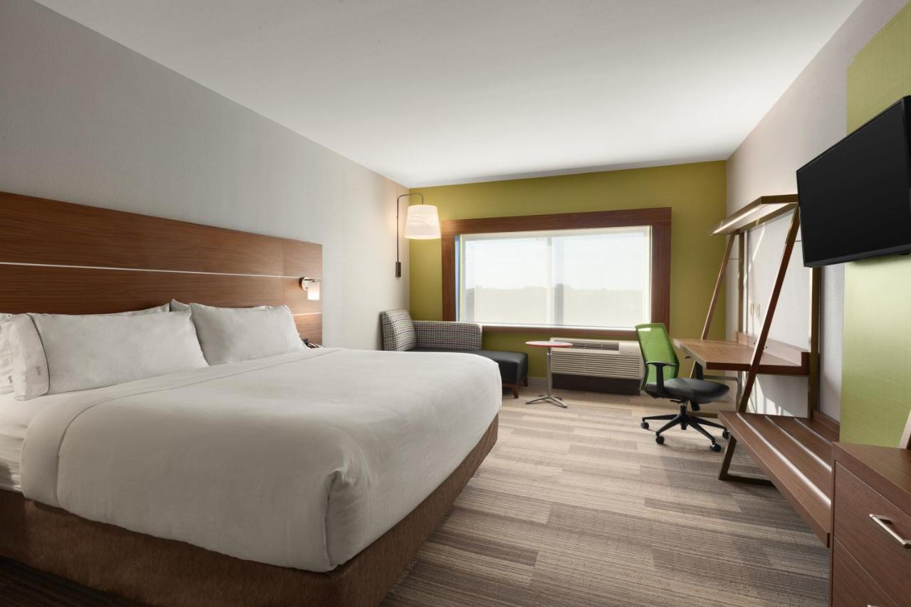 Deluxe King Room - Mobility Access at Holiday Inn Express & Suites Edinburg-McAllen Area by IHG