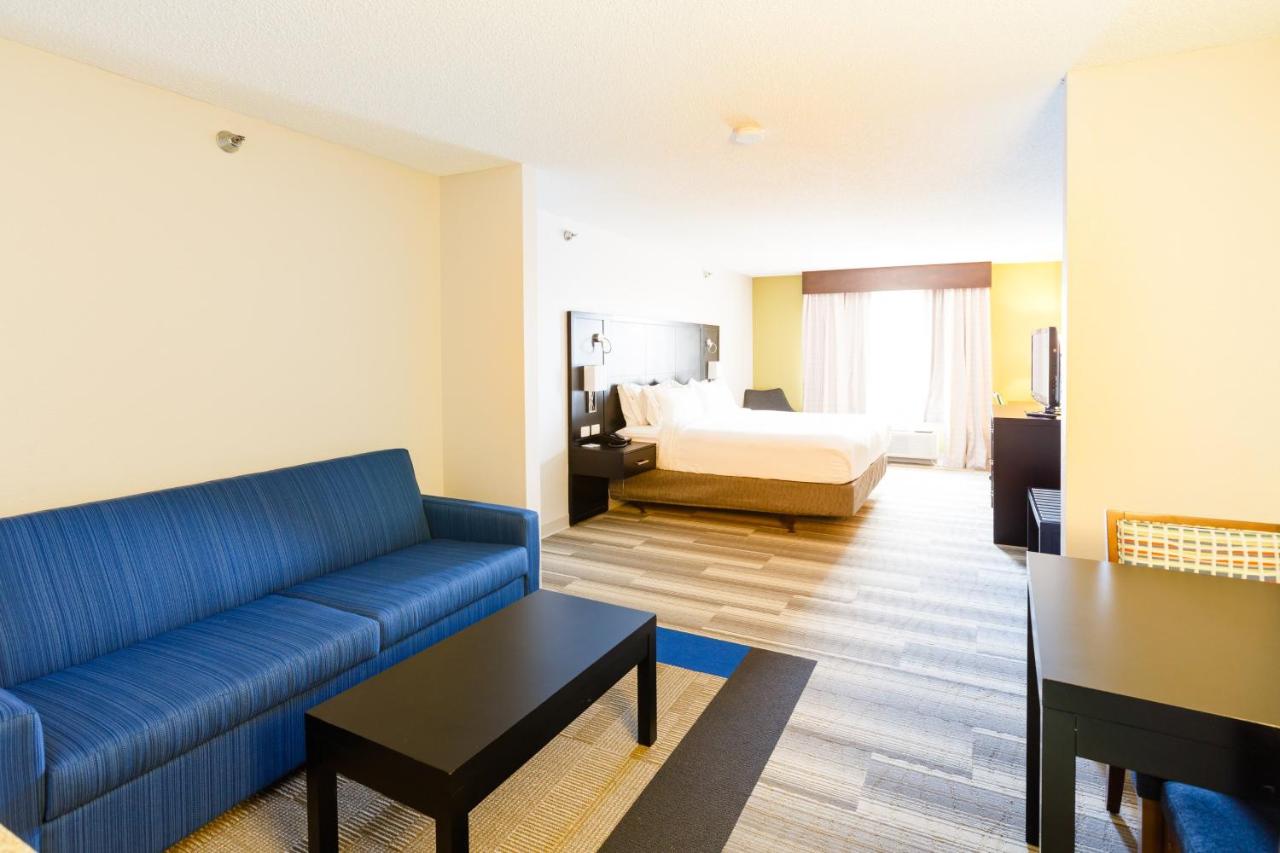 King Suite - Non-Smoking at Holiday Inn Express & Suites Shelbyville by IHG