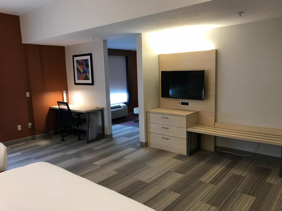 Queen Room Deluxe with Two Queen Beds-Non Smoking at Holiday Inn Express Hotel & Suites Orlando South-Davenport by IHG