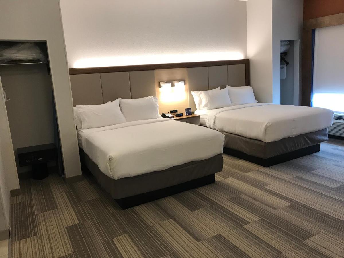 Queen Room Deluxe with Two Queen Beds-Non Smoking at Holiday Inn Express Hotel & Suites Orlando South-Davenport by IHG