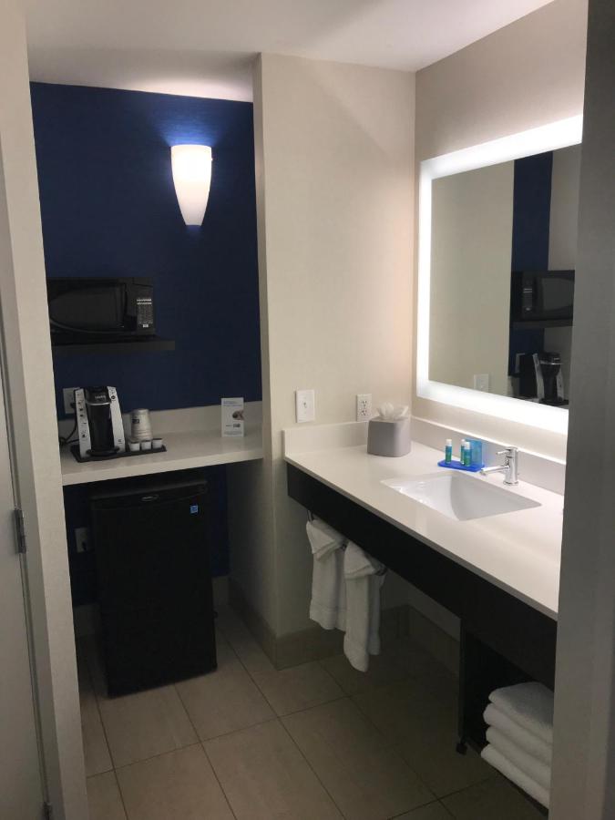 Queen Room with Two Queen Beds at Holiday Inn Express Hotel & Suites Tracy by IHG