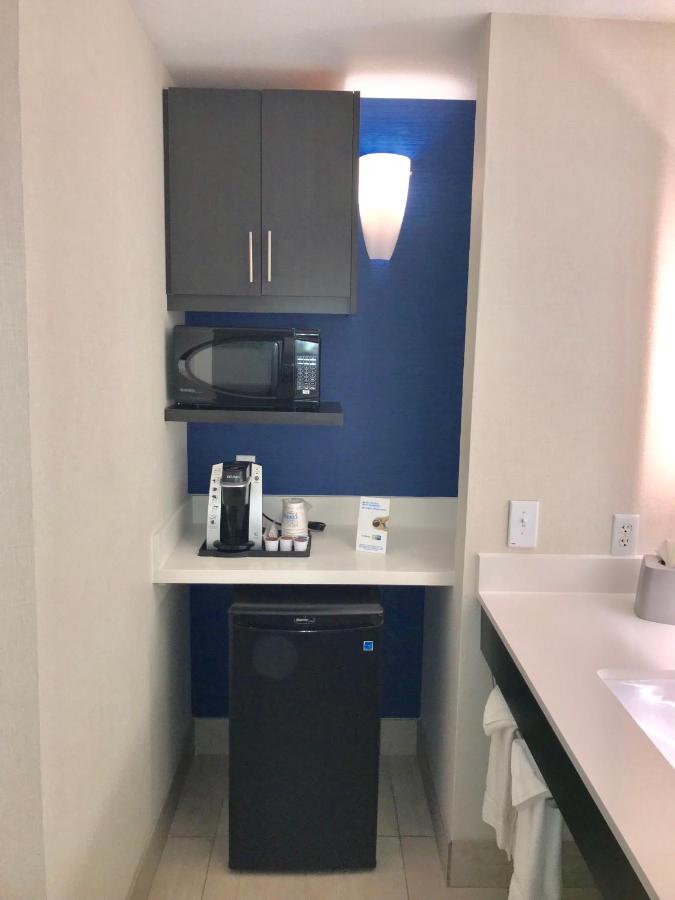 Queen Suite at Holiday Inn Express Hotel & Suites Tracy by IHG