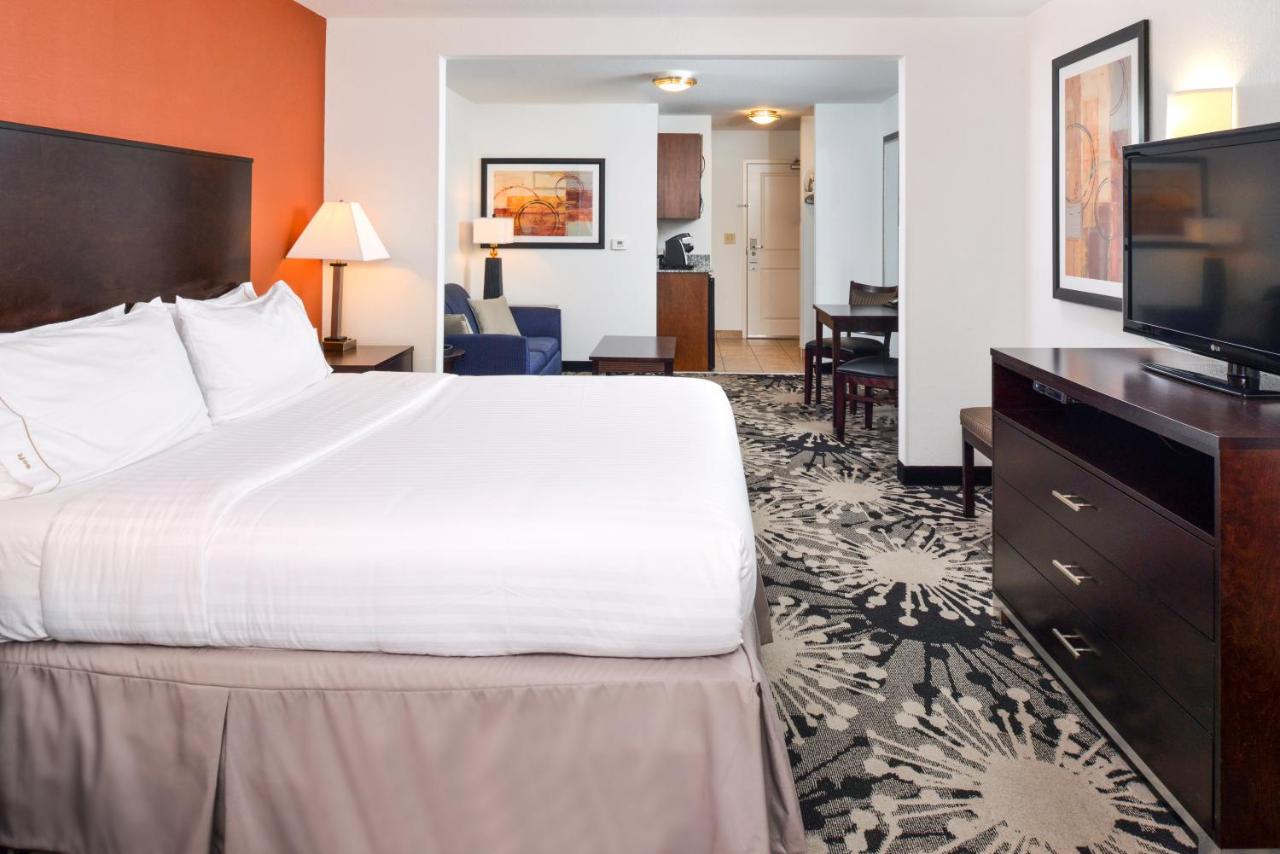 King Suite - Non-Smoking at Holiday Inn Express & Suites Greenfield by IHG