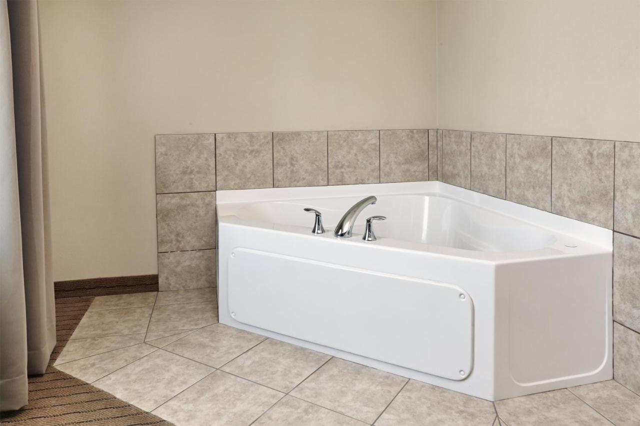 King Room with Spa Bath at Holiday Inn Express Hotel & Suites Madison-Verona by IHG