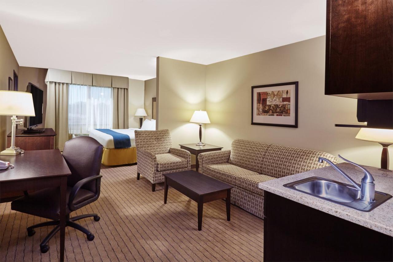 Executive King Suite at Holiday Inn Express Hotel & Suites Madison-Verona by IHG