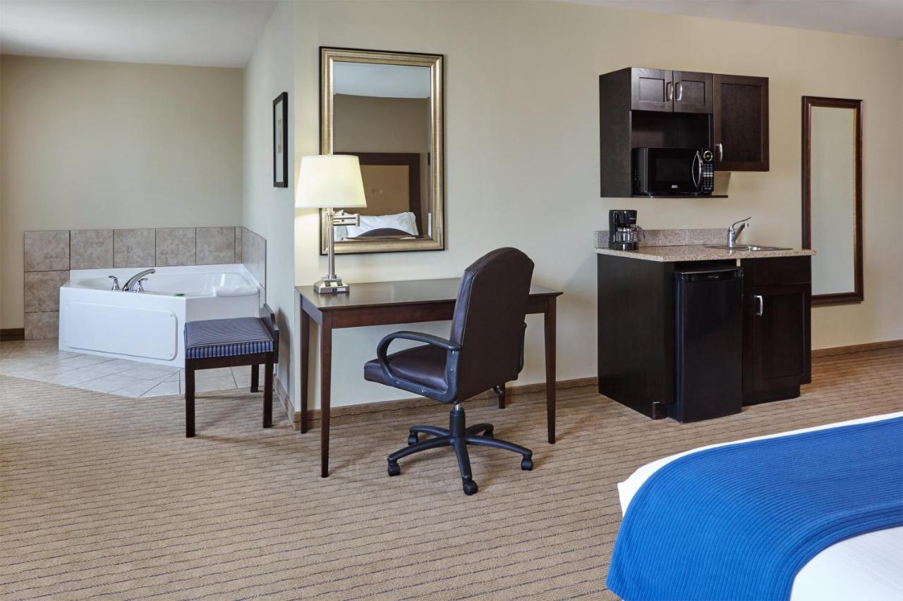 King Room with Spa Bath at Holiday Inn Express Hotel & Suites Madison-Verona by IHG