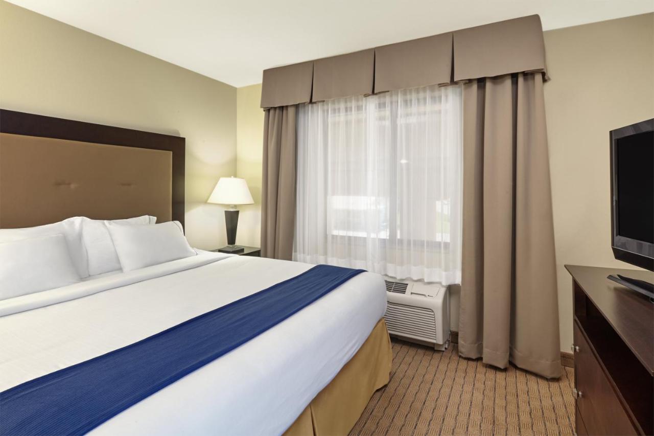 Executive King Suite at Holiday Inn Express Hotel & Suites Madison-Verona by IHG