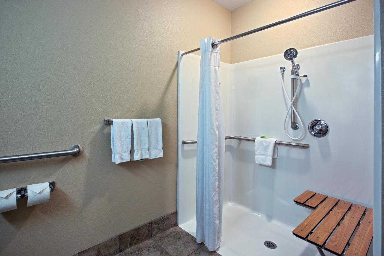 King Room - Hearing Accessible - Roll-in Shower at Holiday Inn Express & Suites Green Bay East by IHG