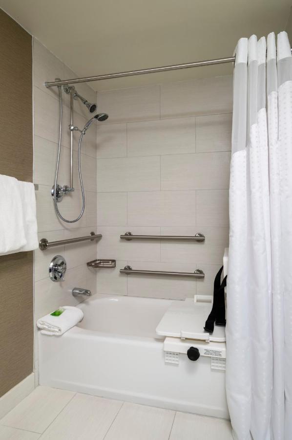 King Room with Mobility Accessible Tub - Non-Smoking at Holiday Inn Express Hotel & Suites Philadelphia – King of Prussia by IHG