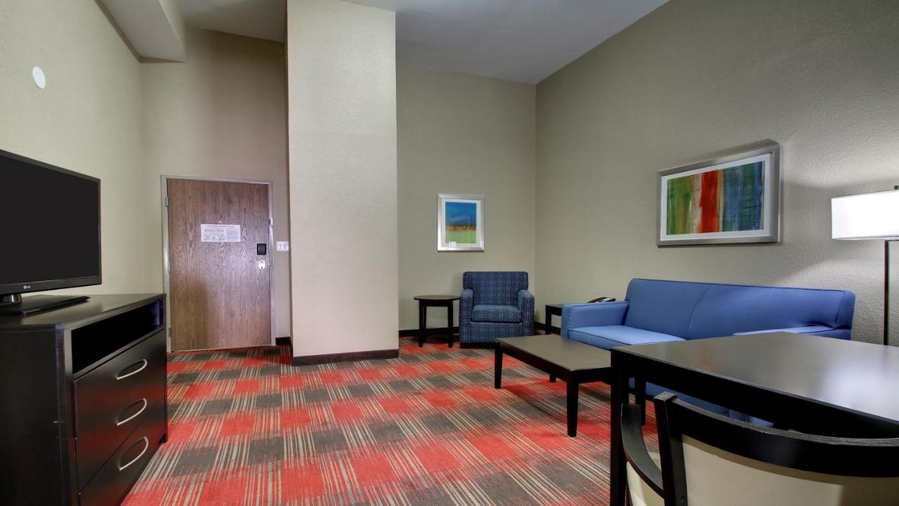 Suite at Holiday Inn Express & Suites Jackson Downtown - Coliseum, an IHG Hotel