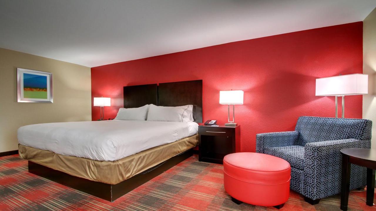 King Room at Holiday Inn Express & Suites Jackson Downtown - Coliseum, an IHG Hotel