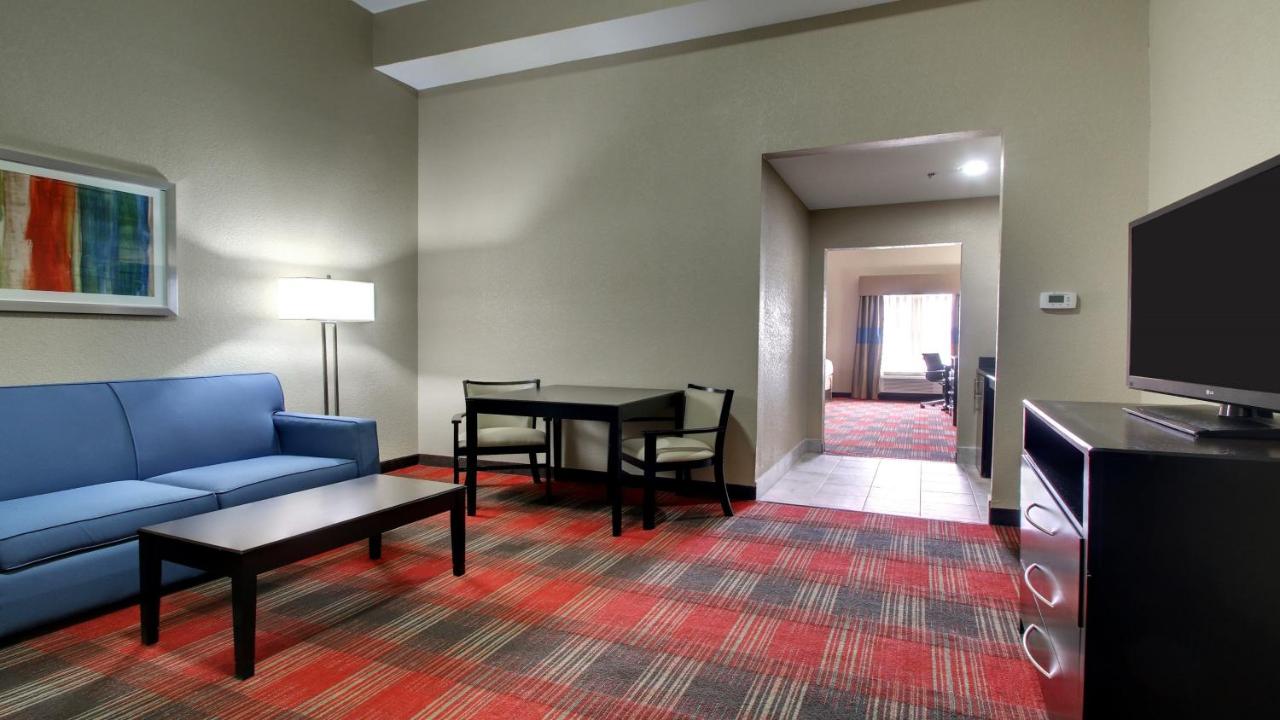 Suite at Holiday Inn Express & Suites Jackson Downtown - Coliseum, an IHG Hotel