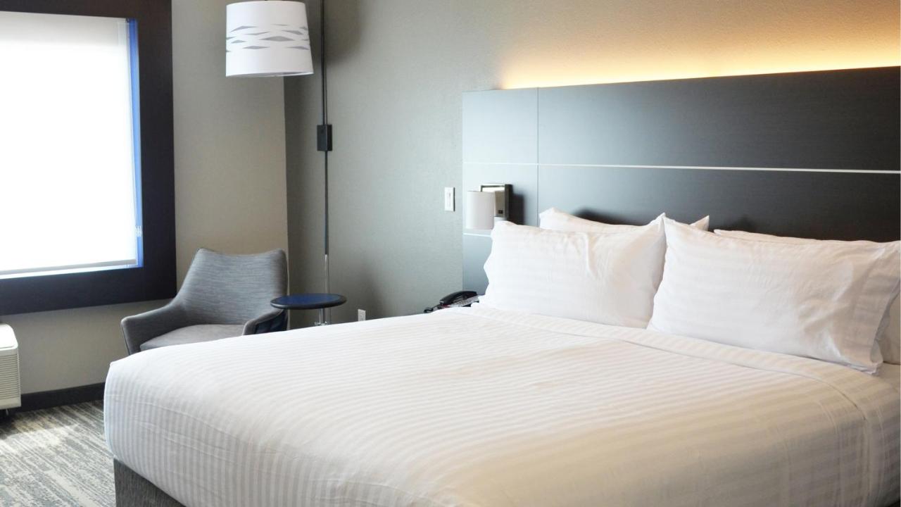 Leisure King Room - Non-Smoking at Holiday Inn Express & Suites Jacksonville W - I295 and I10 by IHG