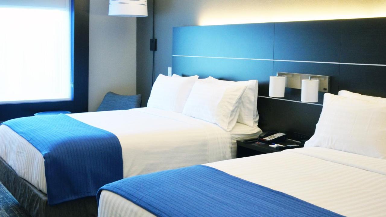 Queen Room with Two Queen Beds at Holiday Inn Express & Suites Jacksonville W - I295 and I10 by IHG
