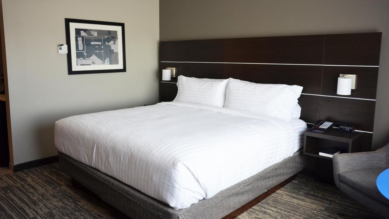 King Location Room - Non-Smoking at Holiday Inn Express & Suites Jacksonville W - I295 and I10 by IHG