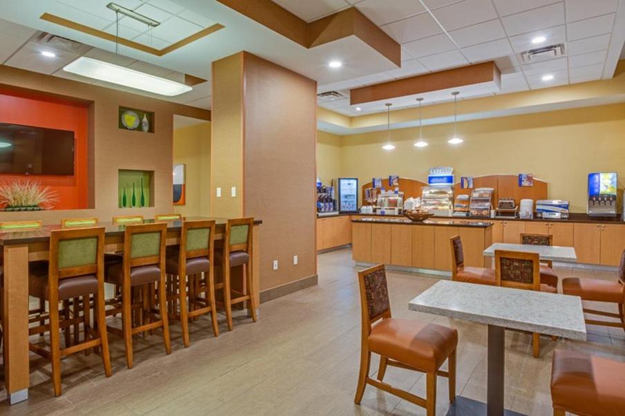  | Holiday Inn Express & Suites Fort Lauderdale Airport South