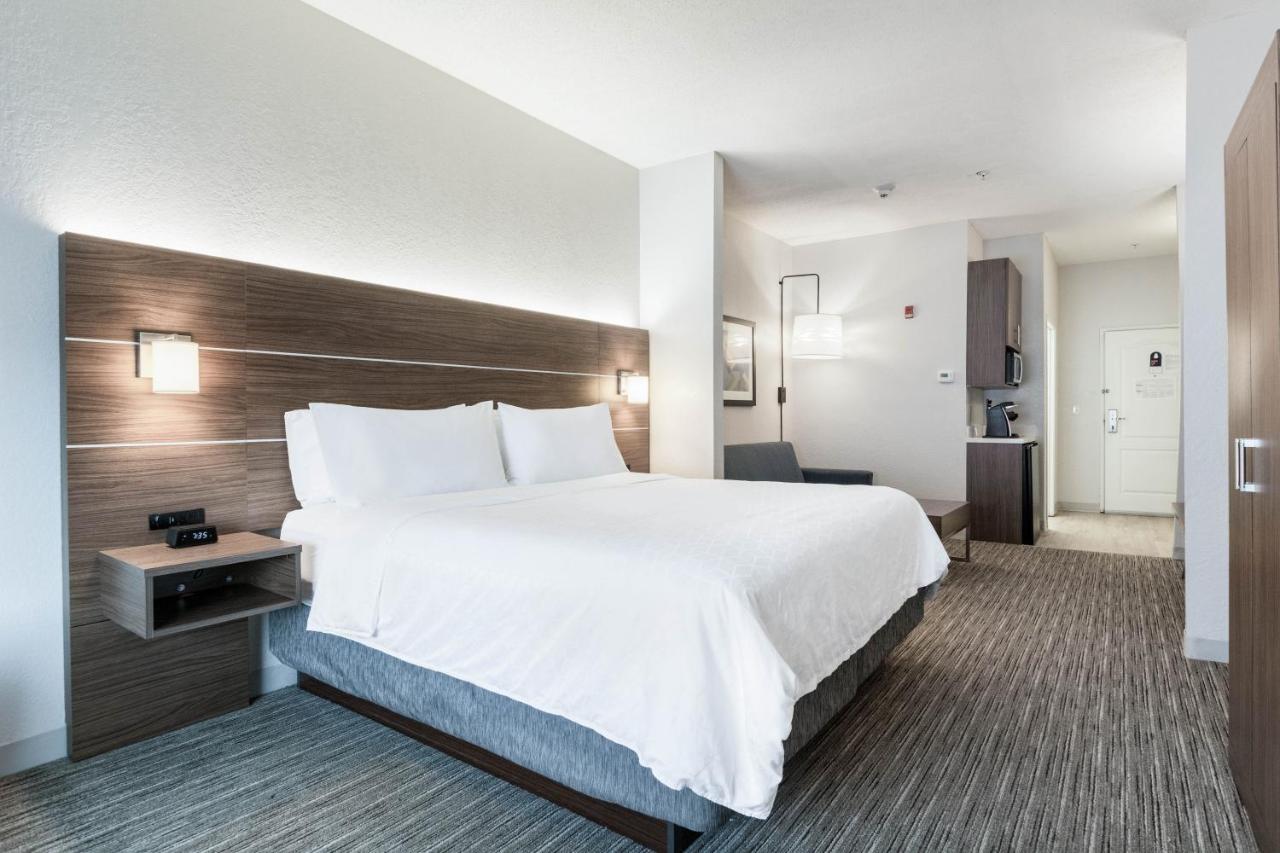 King Suite at Holiday Inn Express Hotel & Suites Jasper by IHG
