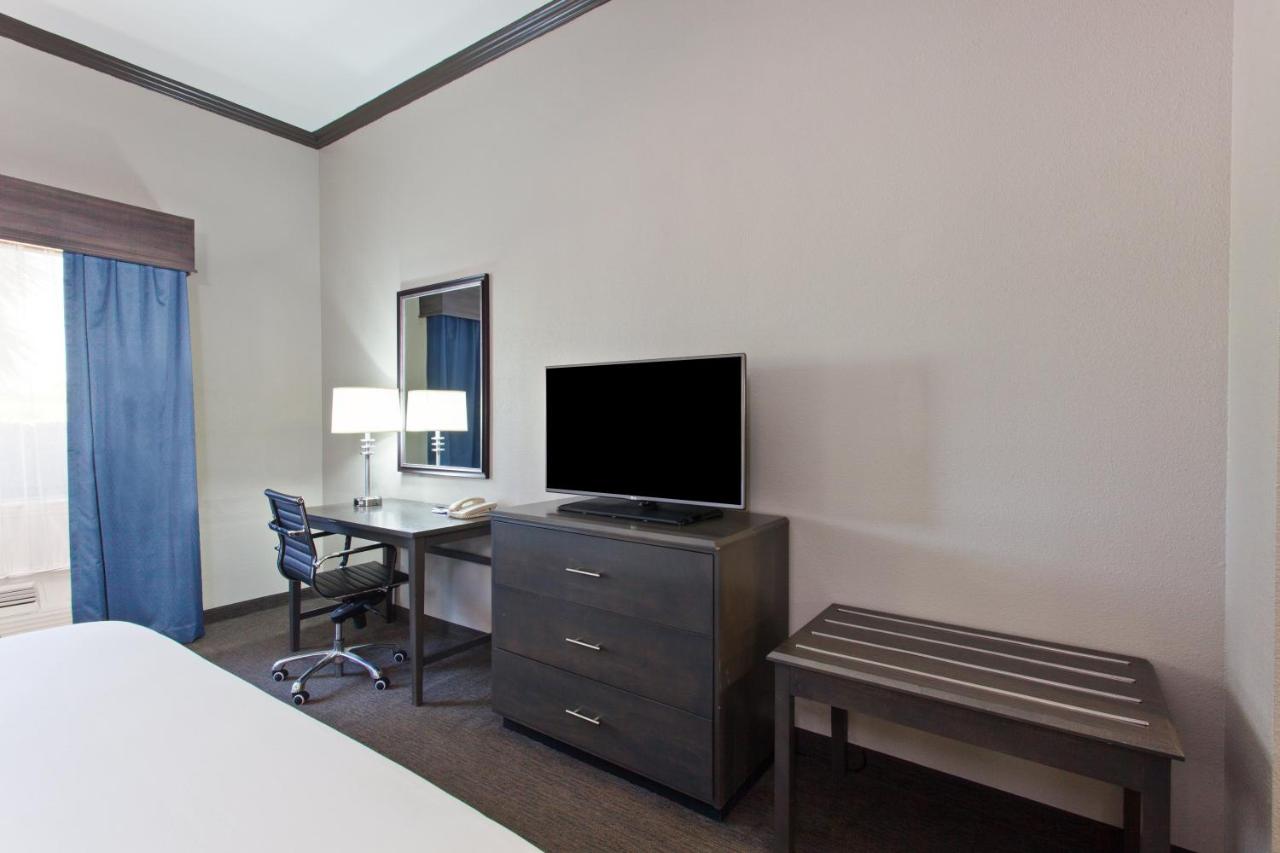 King Suite - Non-Smoking at Holiday Inn Express Hotel & Suites Wharton by IHG