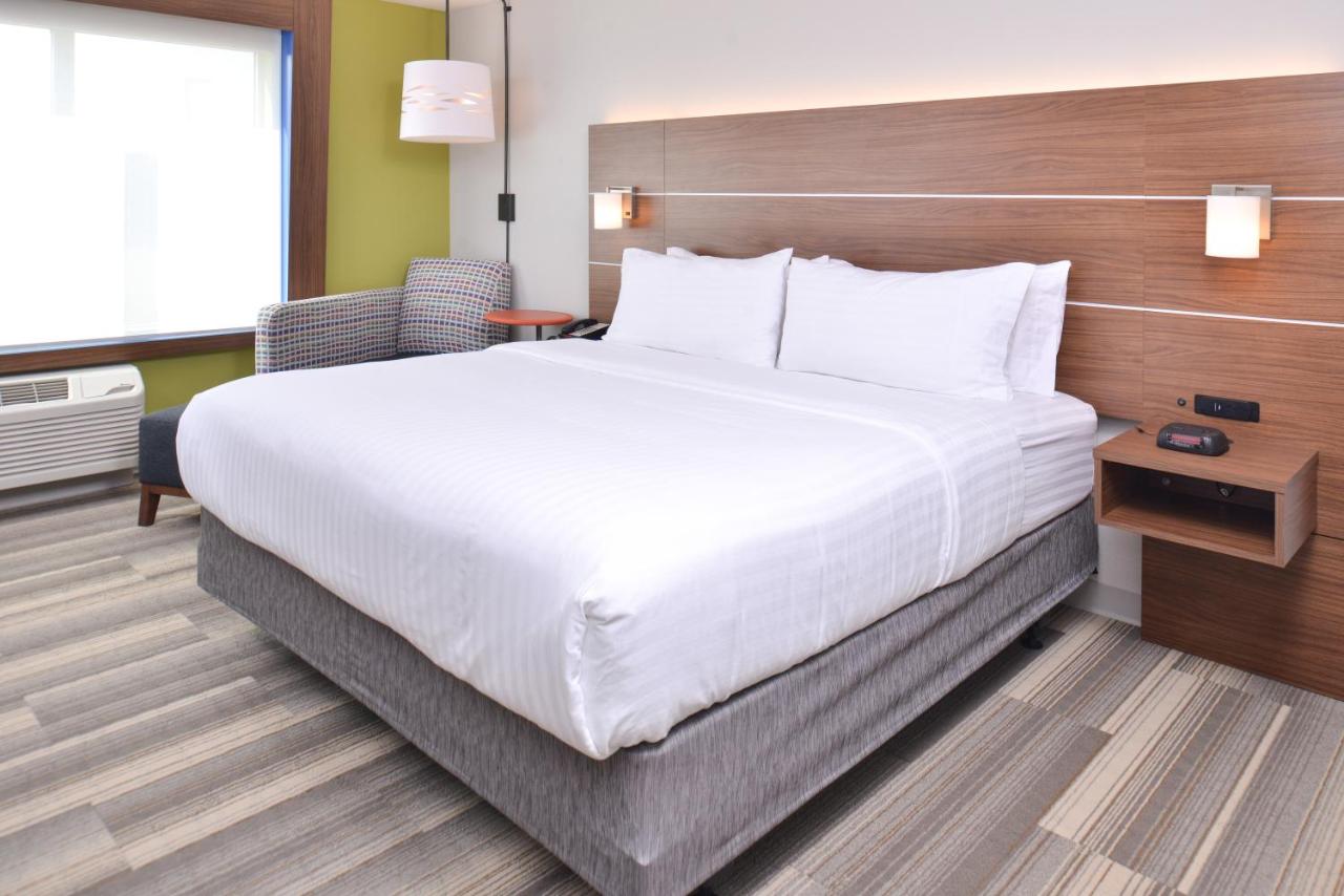 King Room - Disability Access/Hearing Accessible at Holiday Inn Express & Suites Omaha Airport by IHG