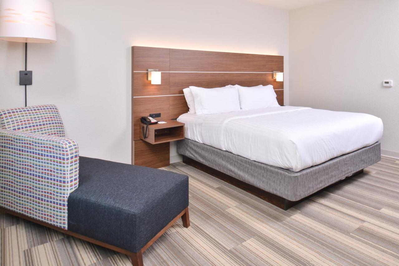  | Holiday Inn Express & Suites Omaha Airport