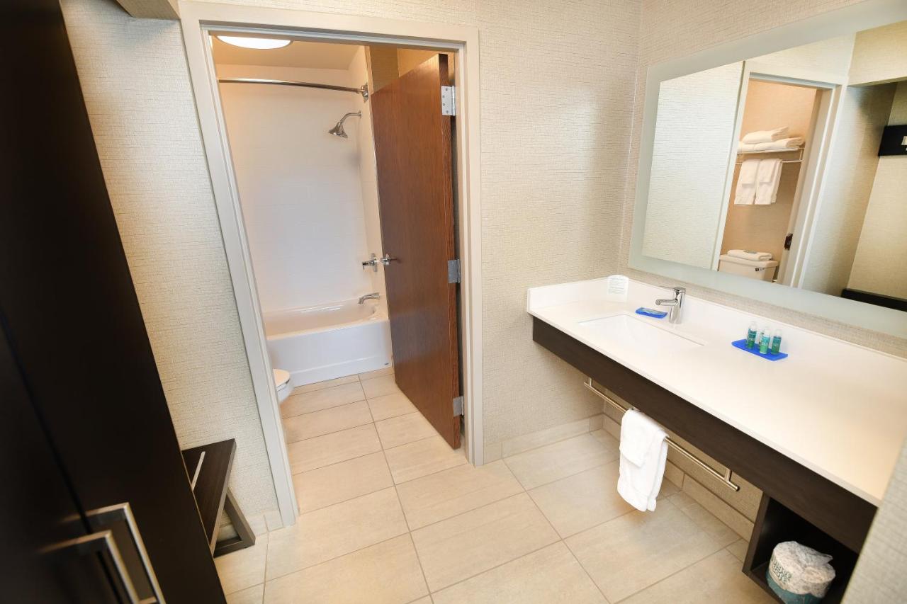 Queen Suite with Kitchenette at Holiday Inn Express Hotel & Suites Grand Forks by IHG