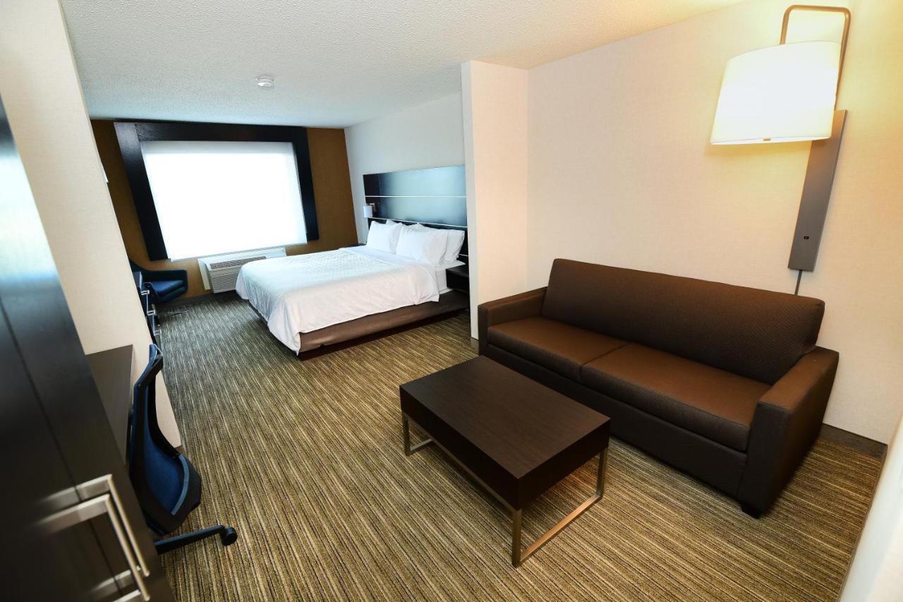 King Suite with Sofa Bed at Holiday Inn Express Hotel & Suites Grand Forks by IHG