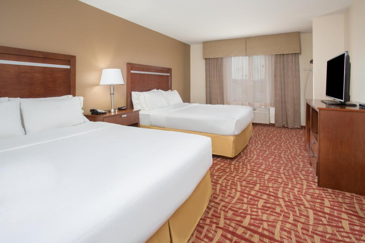 Queen Suite at Holiday Inn Express & Suites Glendive by IHG