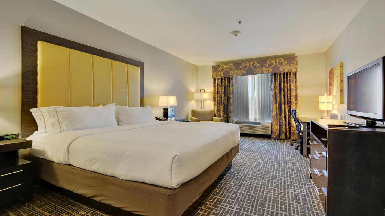 King Room - Non-Smoking at Holiday Inn Express & Suites Gonzales by IHG