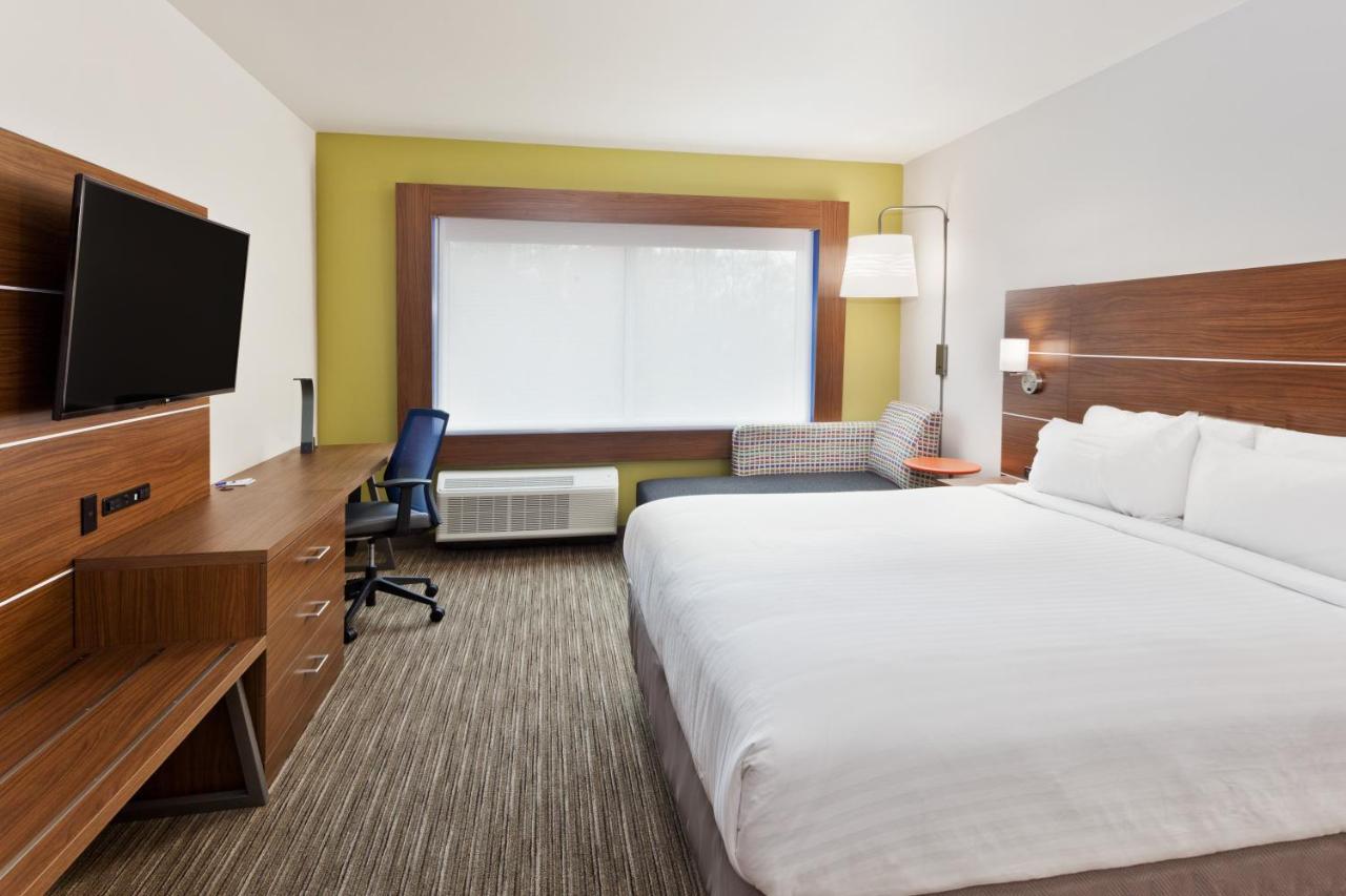 King Room - Non-Smoking at Holiday Inn Express & Suites Cartersville by IHG
