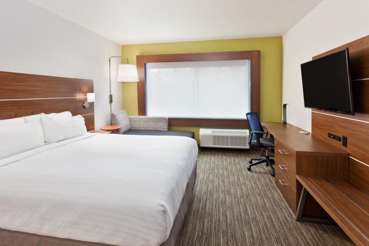 Executive King Room - Hearing Accessible - Non-Smoking at Holiday Inn Express & Suites Cartersville by IHG