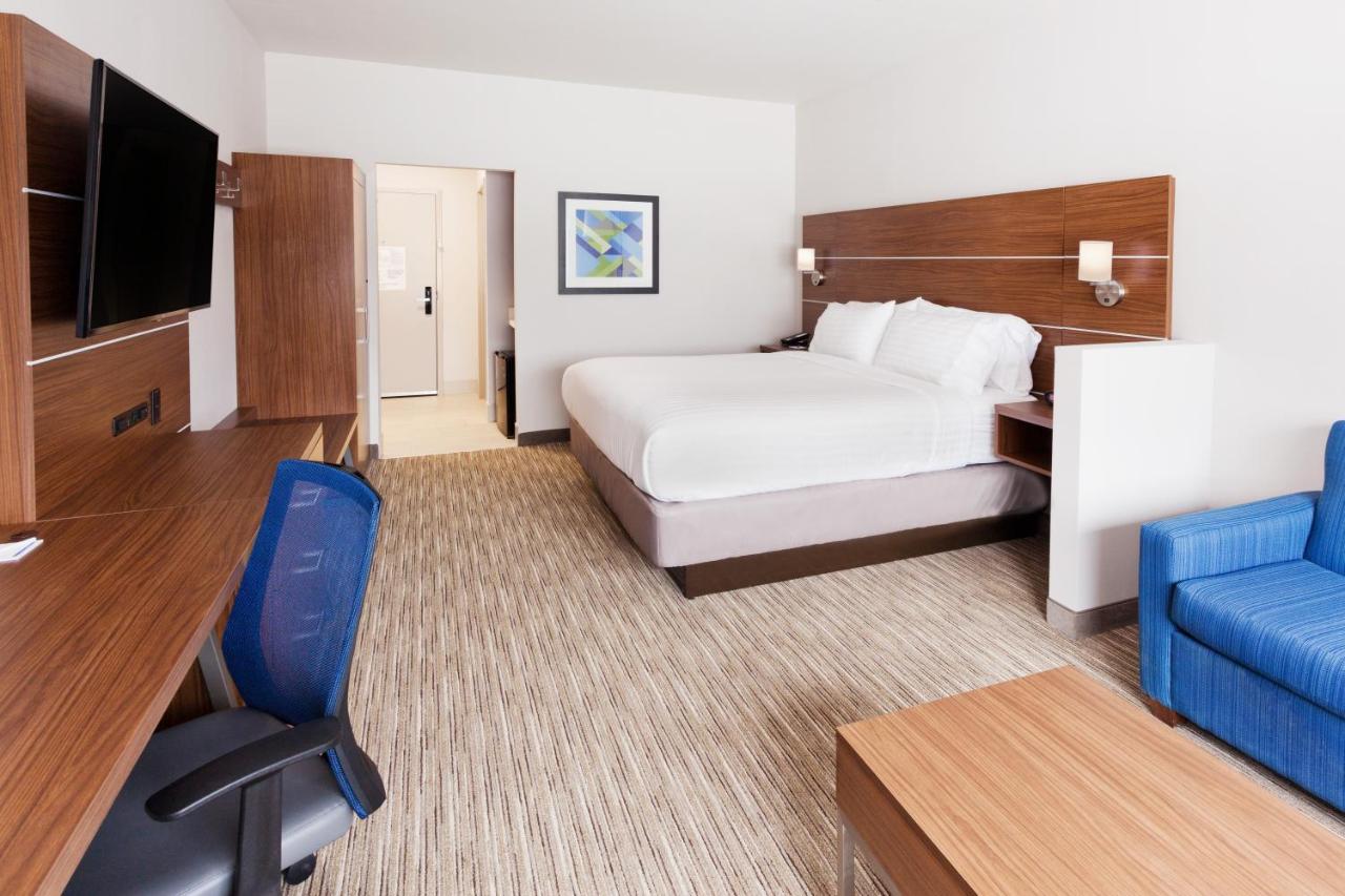 King Suite - Non-Smoking at Holiday Inn Express & Suites Cartersville by IHG