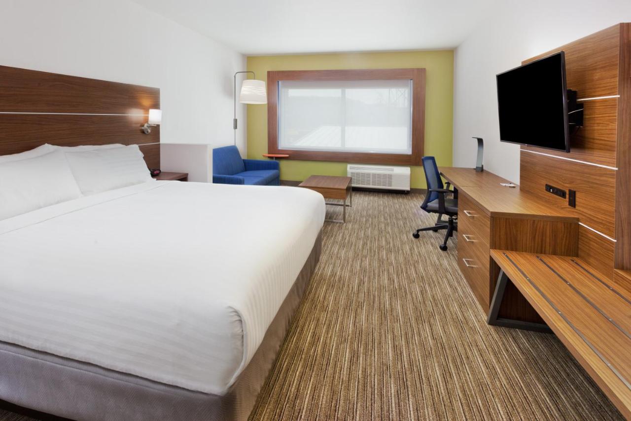 King Suite - Non-Smoking at Holiday Inn Express & Suites Cartersville by IHG