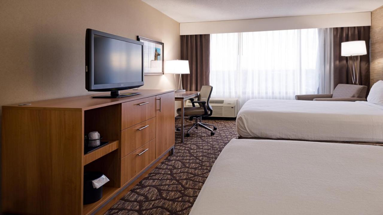 Double Room with Two Double Beds at Holiday Inn Hotel & Suites Warren by IHG
