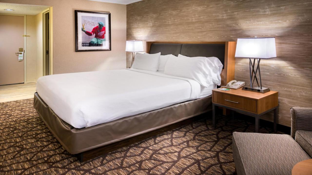 King Room - Disability Access at Holiday Inn Hotel & Suites Warren by IHG