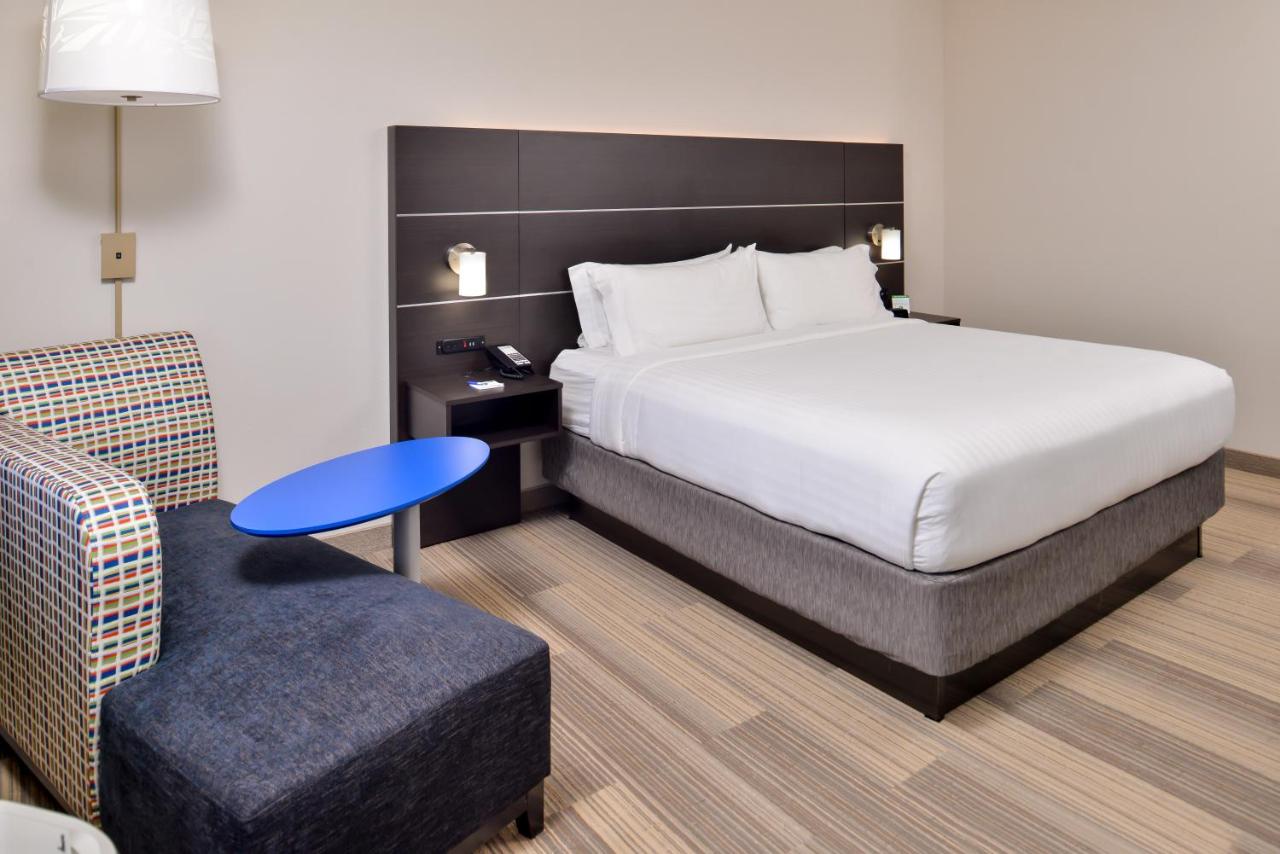 King Room - Mobility Access/Hearing Accessible at Holiday Inn Express & Suites Kansas City - Lee's Summit by IHG