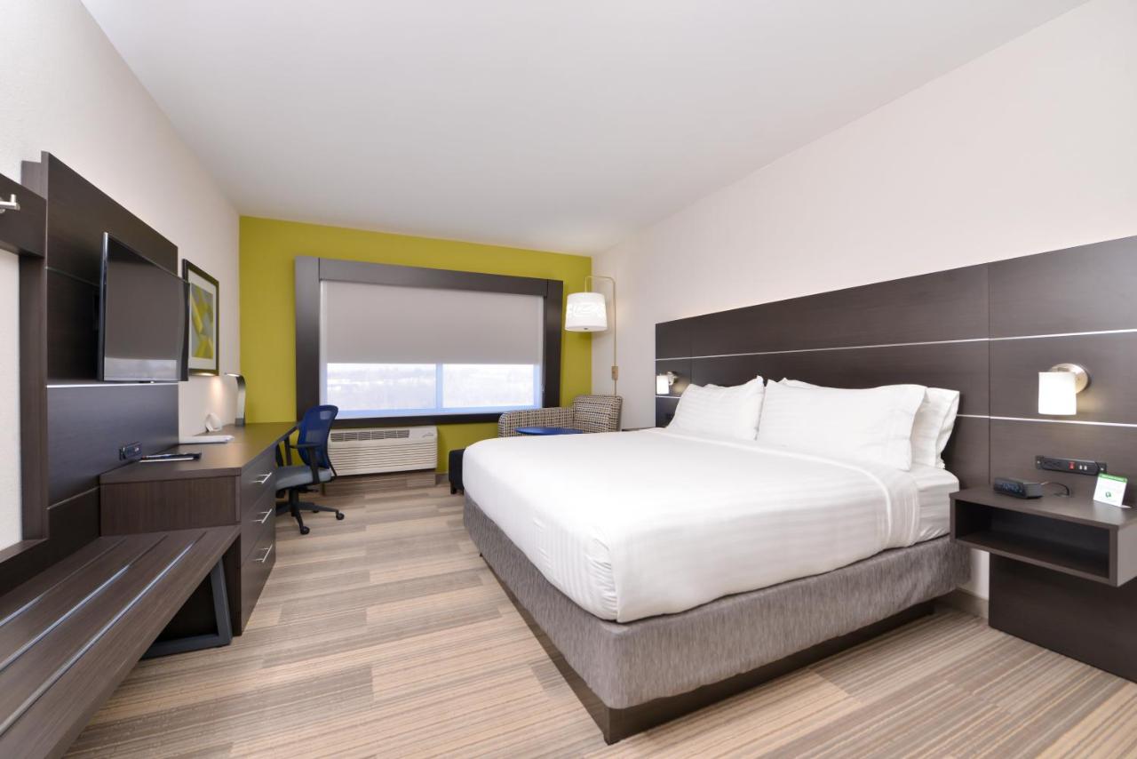 King Room - Mobility Access/Hearing Accessible at Holiday Inn Express & Suites Kansas City - Lee's Summit by IHG