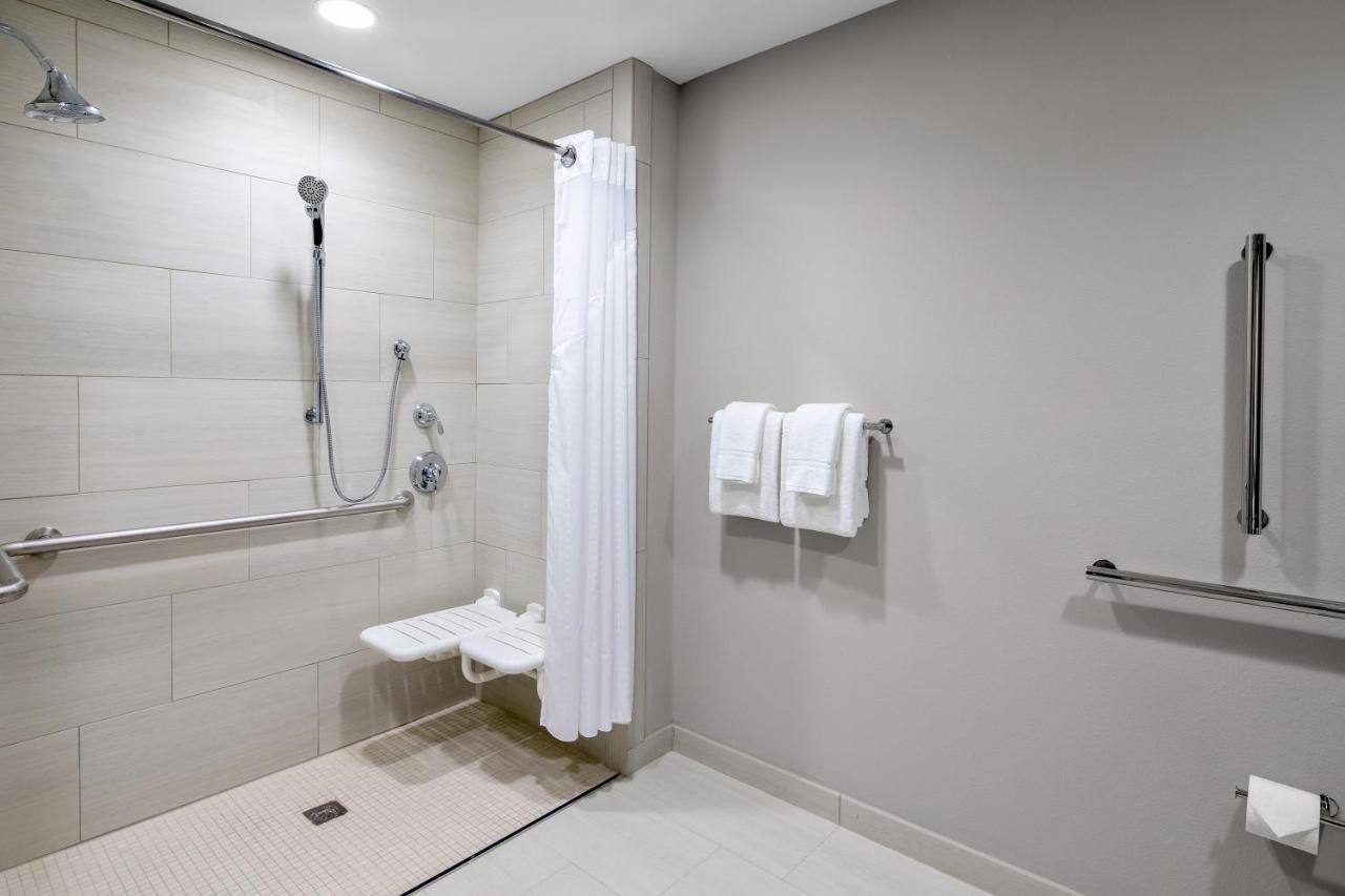 Deluxe Twin Room at Holiday Inn Express & Suites Lubbock Central - Univ Area by IHG
