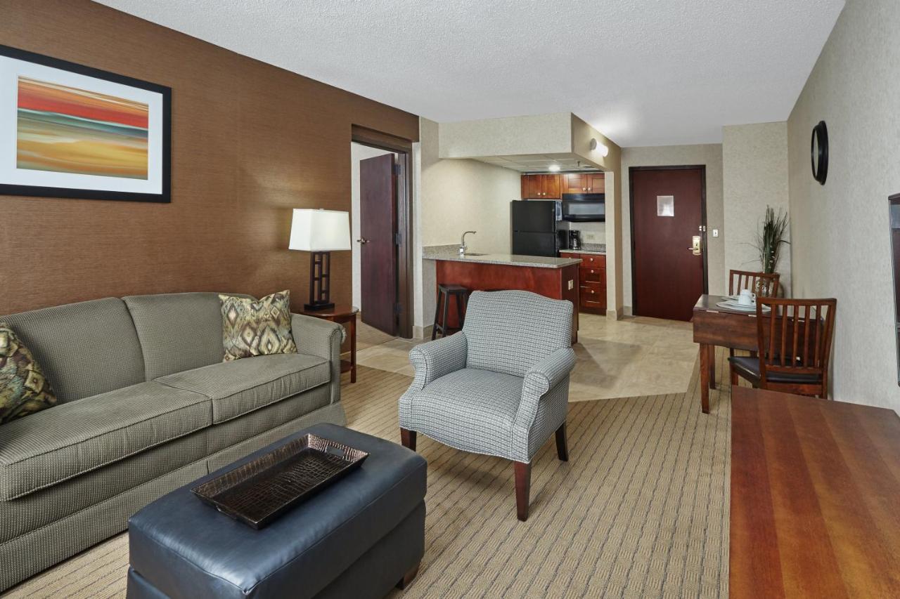  | Holiday Inn Hotel & Suites Chicago - Carol Stream - Wheaton