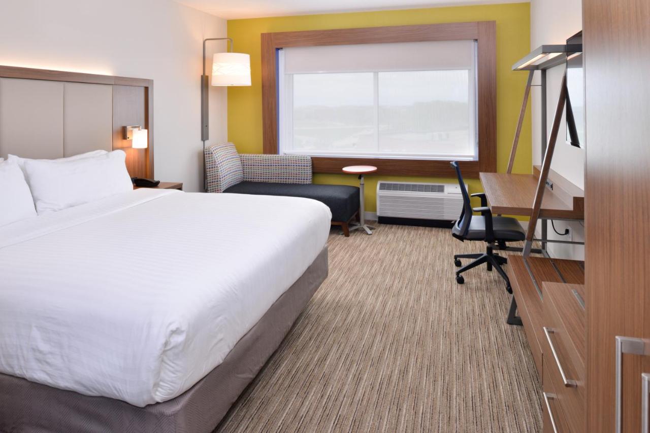 King room - Disability Access Hearing Accessible at Holiday Inn Express & Suites Madison by IHG