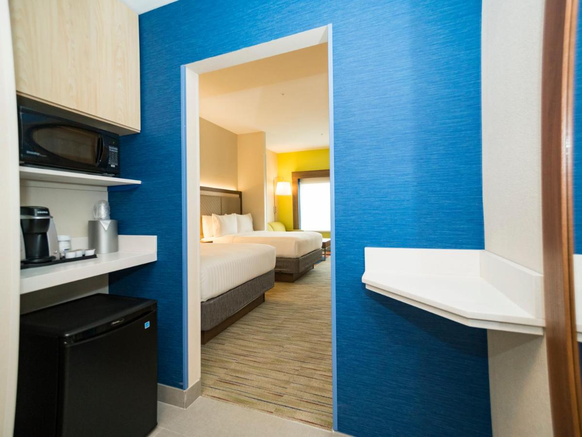 Suite - Hearing Accessible - Non-Smoking at Holiday Inn Express & Suites Southaven Central - Memphis by IHG
