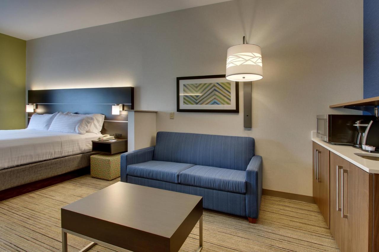 Deluxe King Room - Non-Smoking at Holiday Inn Express & Suites Morris by IHG