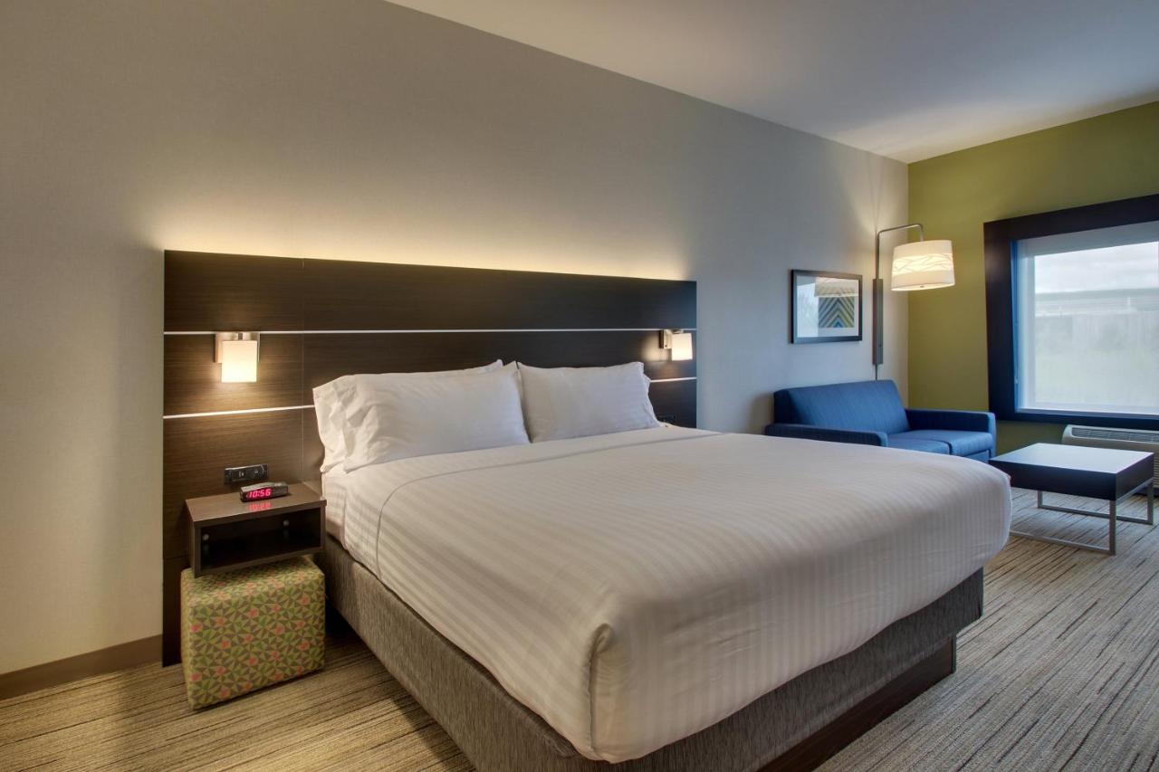 Executive Suite - Non-Smoking at Holiday Inn Express & Suites Morris by IHG