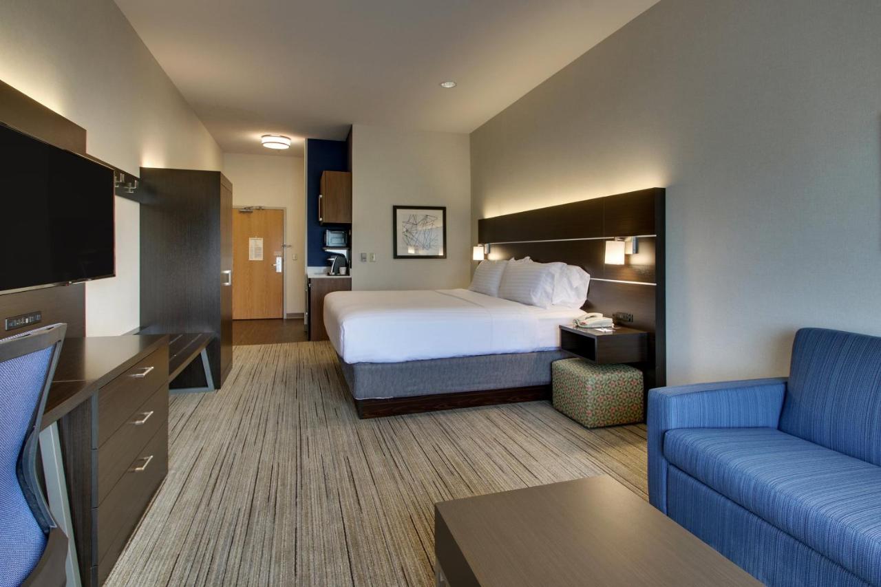 Executive Suite - Non-Smoking at Holiday Inn Express & Suites Morris by IHG