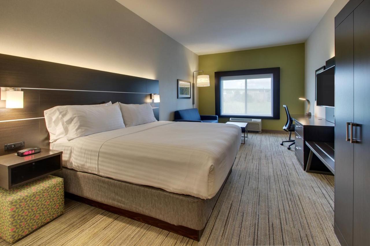 Executive Suite - Non-Smoking at Holiday Inn Express & Suites Morris by IHG