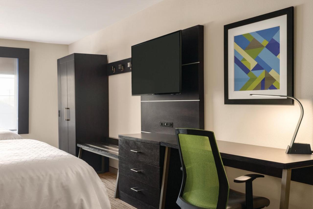 Queen Suite with Sofa Bed - Non-Smoking at Holiday Inn Express Hotel & Suites Lawton-Fort Sill by IHG