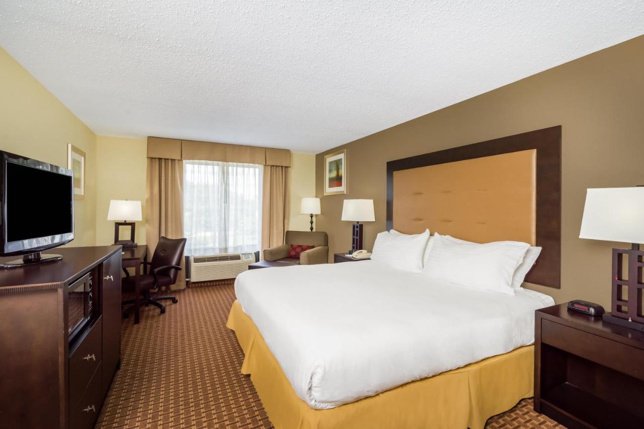King Room - Non-Smoking at Holiday Inn Express North East by IHG
