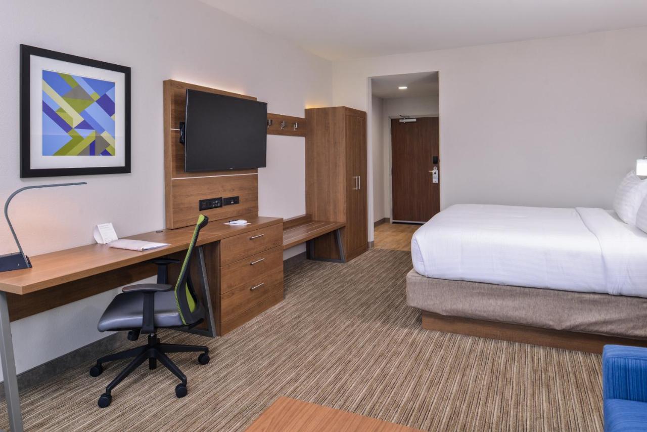 Double Suite - Mobility Access Tub/Non-Smoking at Holiday Inn Express & Suites Siloam Springs by IHG