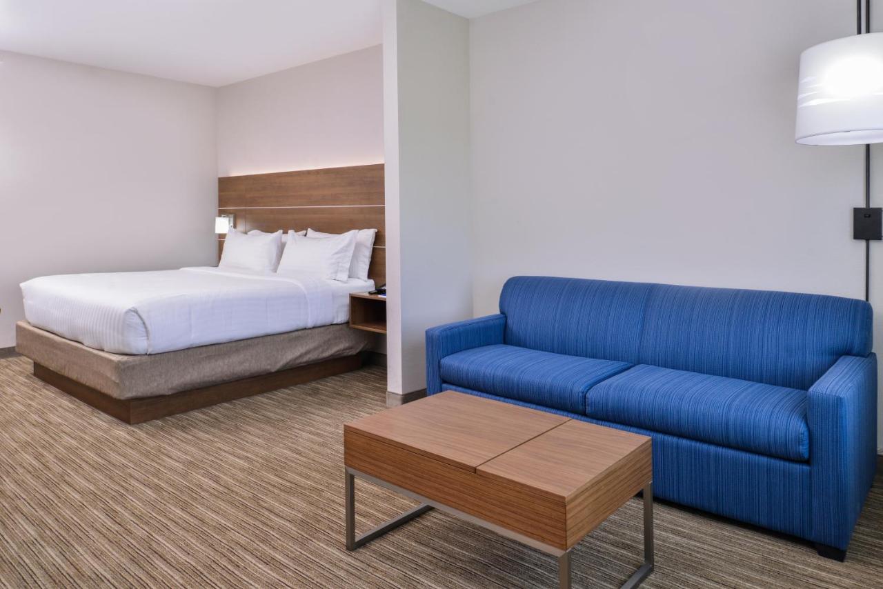 Double Suite - Mobility Access Tub/Non-Smoking at Holiday Inn Express & Suites Siloam Springs by IHG